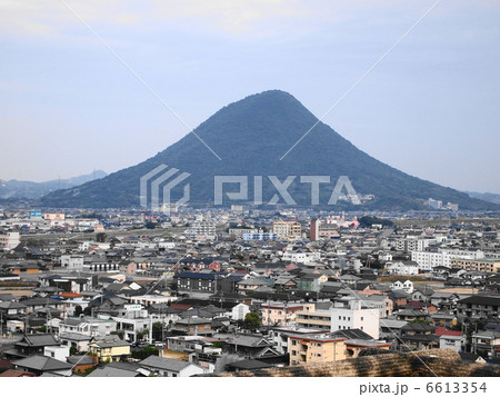 丸亀城から望む讃岐富士 丸亀城から望む讃岐富士 6613354