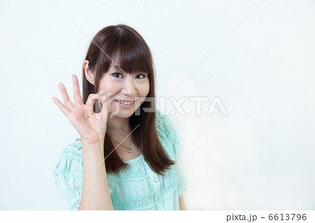 若い女性 ＯＫサイン 6613796