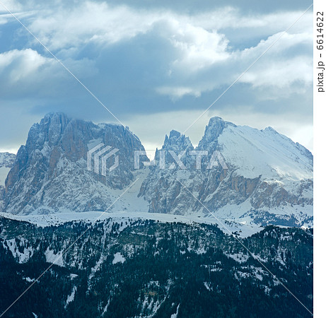 Beautiful winter mountain landscape. 6614622