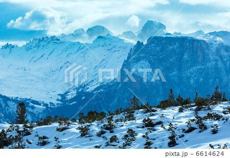 Beautiful winter mountain landscape. 6614624