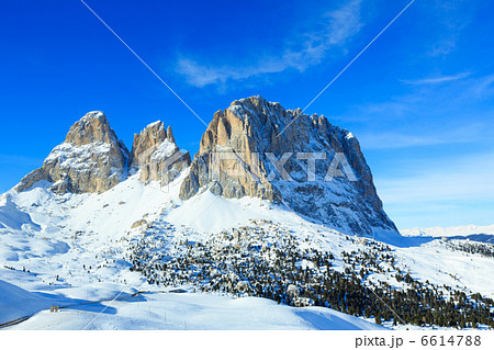 Beautiful winter mountain landscape. Beautiful winter mountain landscape. 6614788