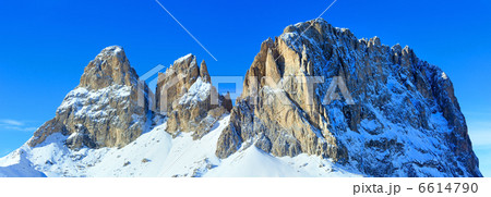 Beautiful winter mountain landscape. 6614790