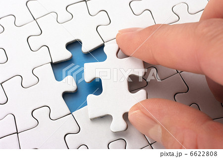 パズルの最後の1ピースをはめる パズルの最後の1ピースをはめる 6622808