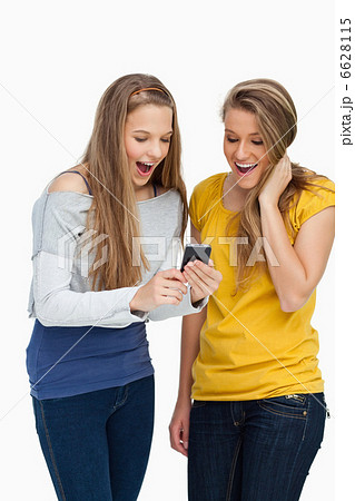 Two surprised students looking a cellphone screen 6628115