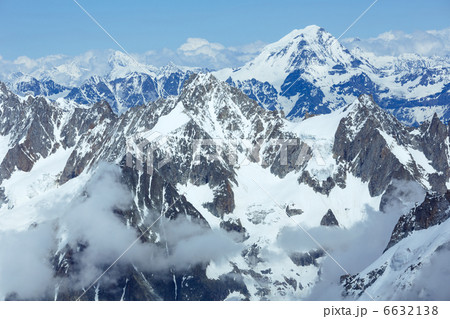 Mont Blanc mountain massif (view from Aiguille du Midi Mount, F Mont Blanc mountain massif (view from Aiguille du Midi Mount, F 6632138
