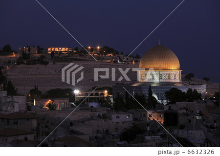 神殿の丘の岩のドームとオリーブ山のユダヤ人墓地 神殿の丘の岩のドームとオリーブ山のユダヤ人墓地 6632326