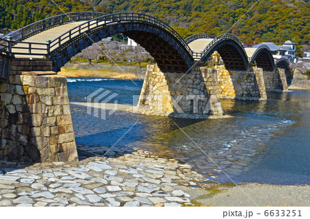 左岸から見た「錦帯橋」(山口県岩国市岩国) 左岸から見た「錦帯橋」(山口県岩国市岩国) 6633251