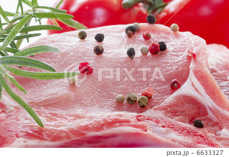 Raw meat with spices 6633327