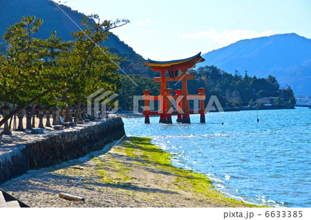 厳島神社の海上に立つ大鳥居（廿日市市宮島町／広島県） 6633385