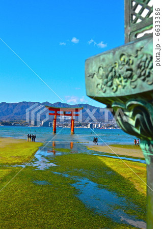 厳島神社の海上に立つ大鳥居（廿日市市宮島町／広島県） 6633386