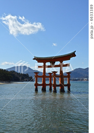 厳島神社の海上に立つ大鳥居（廿日市市宮島町／広島県） 6633389