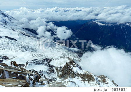 Mont Blanc mountain massif (view from Aiguille du Midi Mount,  F 6633634