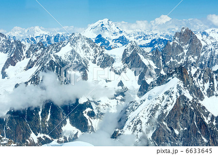 Mont Blanc mountain massif (view from Aiguille du Midi Mount, F Mont Blanc mountain massif (view from Aiguille du Midi Mount, F 6633645