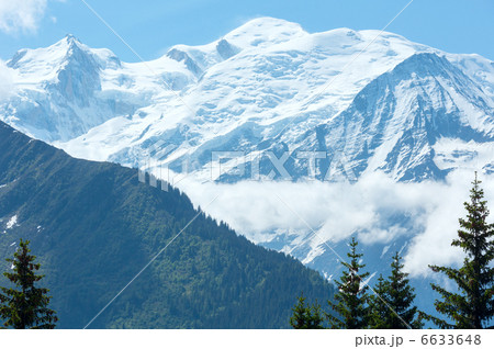 Mont Blanc mountain massif (view from Plaine Joux outskirts) Mont Blanc mountain massif (view from Plaine Joux outskirts) 6633648
