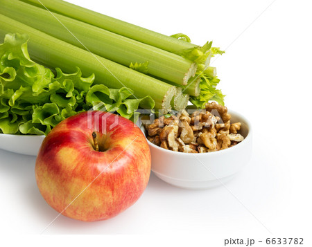 ingridients for waldorf salad 6633782