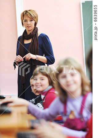 it education with children in school 6639655