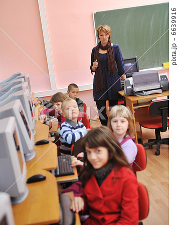 it education with children in school 6639916