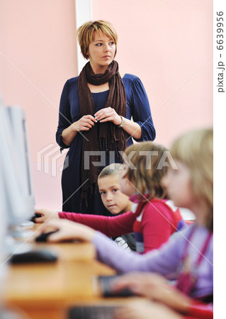 it education with children in school 6639956