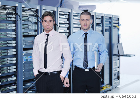 it enineers in network server room it enineers in network server room 6641053