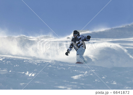 freestyle snowboarder jump and ride freestyle snowboarder jump and ride 6641872