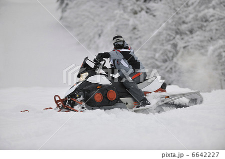 snowmobile snowmobile 6642227