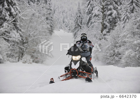 snowmobile 6642370