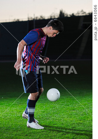 football player in action 6643066