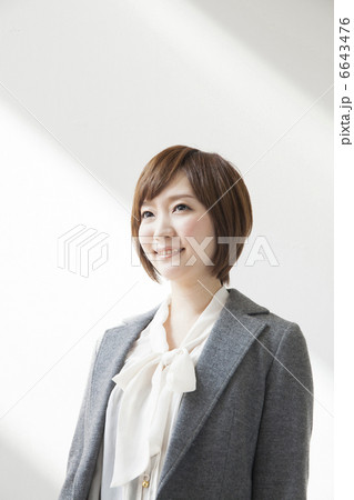 ビジネスウーマン 6643476