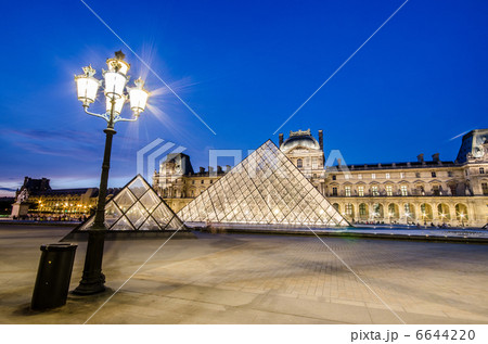 PARIS - AUGUST 18 PARIS - AUGUST 18 6644220