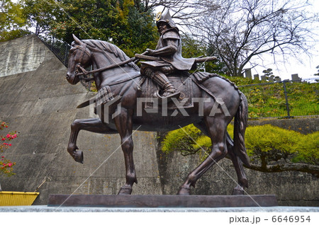 加藤嘉明の騎馬像(松山城ロープウェイ「東雲口駅」近く/愛媛県松山市) 加藤嘉明の騎馬像(松山城ロープウェイ「東雲口駅」近く/愛媛県松山市) 6646954