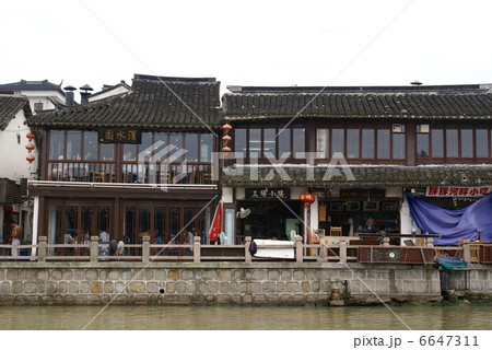 朱家角の町並み 6647311