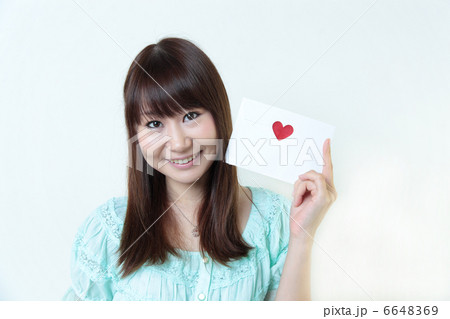 若い女性　手紙 6648369