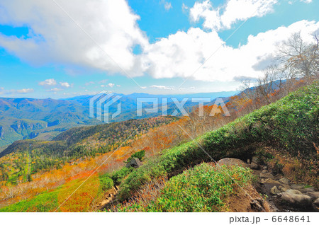 黒岳中腹の紅葉と北大雪 6648641