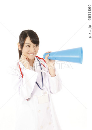 患者応援の女性医師＆看護士 6651860