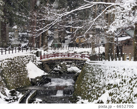 雪の小川 6652700