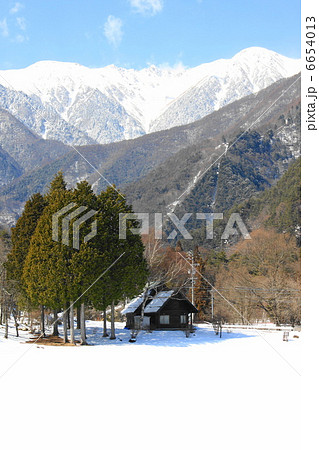 凍結した駒ヶ池から望む 6654013