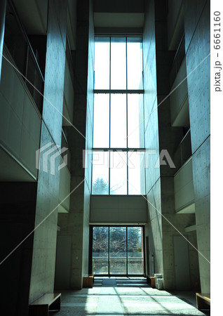 早春の高知工科大学　Ａ棟内コンコース　２月２５日撮影 6661160