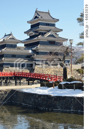 国宝の松本城 6663039