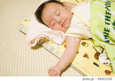 眠る赤ちゃん 眠る赤ちゃん 6663200