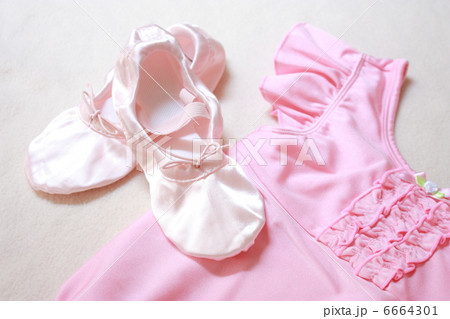 レオタードとバレエシューズ 6664301