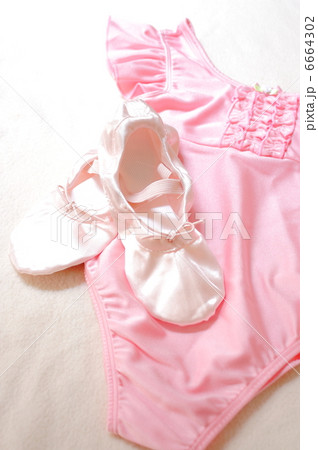 レオタードとバレエシューズ 6664302