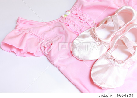 レオタードとバレエシューズ 6664304