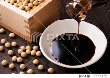 醤油　注ぐ　横 6665468