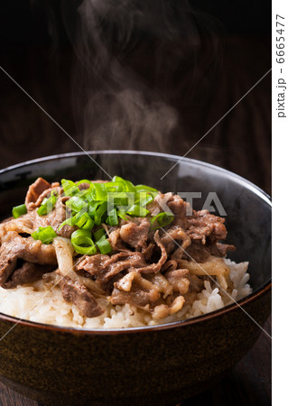 牛丼　湯気あり　縦 6665477