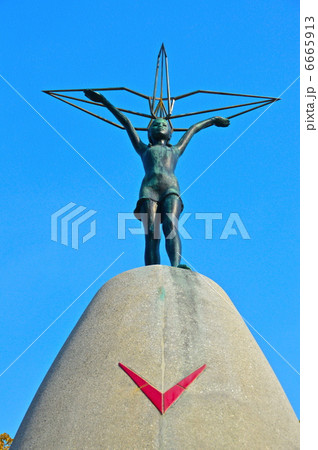 「原爆の子」の像(広島平和記念公園/広島県広島市中区中島町) 「原爆の子」の像(広島平和記念公園/広島県広島市中区中島町) 6665913