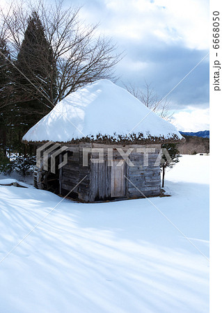 岩手　遠野市　山口の水車小屋 6668050