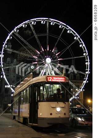 トラムと観覧車 6668109