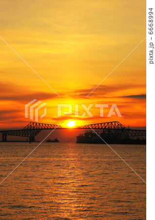 2月　空・朝焼け19朝日・東京ゲートブリッジ 6668994