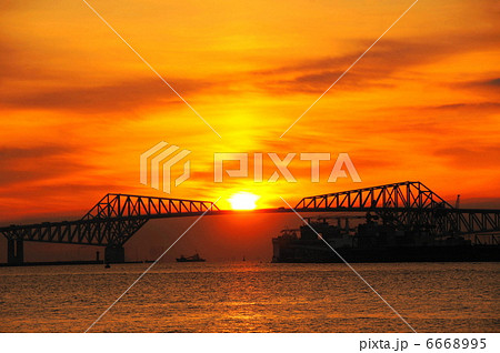 2月　空・朝焼け18朝日・東京ゲートブリッジ 6668995