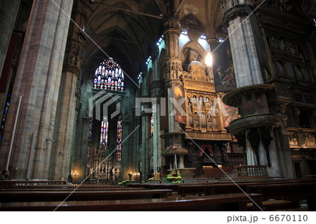 ミラノ大聖堂 6670110